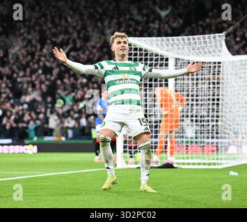 Glasgow, Scozia. Regno Unito .Hampden Park .2 novembre 25. Torneo semifinale della Premier Sports Cup. Celtic contro Rangers. Callum Osmand del Celtic celebra il suo gol contro i Rangers Foto Stock