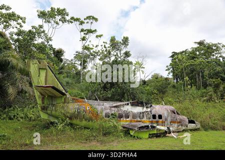 Resti di un aereo schiantato nella foresta pluviale della Guinea Equatoriale Foto Stock