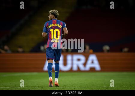 Barcellona, Spagna. 2 novembre 2025. Lamine Yamal (FC Barcelona) in azione durante una partita della Liga EA Sports tra FC Barcelona e Elche CF all'Estadi Olimpic Lluís Companys di Barcellona, Spagna, il 2 novembre 2025. Foto di Felipe Mondino/Sipa USA credito: SIPA USA/Alamy Live News Foto Stock
