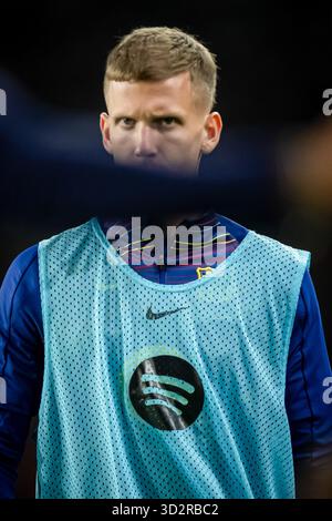 Barcellona, Spagna. 2 novembre 2025. Dani Olmo (FC Barcelona) guarda durante la Liga EA Sports match tra FC Barcelona e Elche CF all'Estadi Olimpic LluÌs Companys. Punteggio finale: FC Barcelona 3:1 Elche CF. Credito: SOPA Images Limited/Alamy Live News Foto Stock