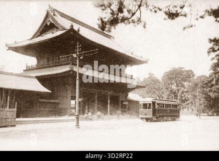 Foto d'epoca di Sangedatsumon (cancello principale) al tempio Zojo-ji di Tokyo, Giappone - 1914-1918 Foto Stock
