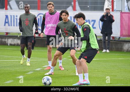 Monaco di Baviera, Germania. 3 novembre 2025. Da sinistra: Nicolas Jackson (FC Bayern Monaco), Leon Goretzka (FC Bayern Monaco), Hiroki Ito (FC Bayern Monaco), azione, duello, allenamento finale il 3 novembre 2025, Football Champions League, stagione 2025/26: Paris Saint-Germain vs. FC Bayern Monaco? Credito: dpa/Alamy Live News Foto Stock