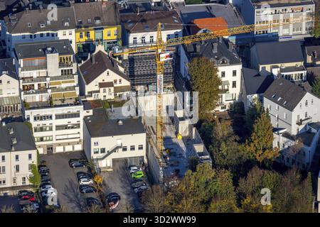 Vista aerea, nuova costruzione e ampliamento di DM Markt in der Hauptstrasse, Neheim, Arnsberg, Sauerland, Renania settentrionale-Vestfalia, Germania, estensione, Foto Stock