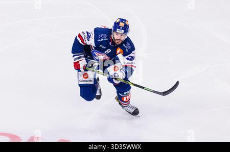 Zurigo, Svizzera, 3 ottobre 2025: N. 8 Willy Riedi, attaccante ZSC Lions. (Foto di Andreas Haas/dieBildmanufaktur) Foto Stock