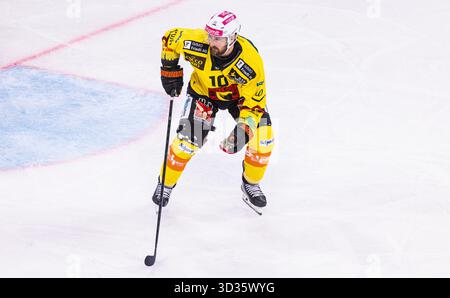 Zurigo, Svizzera, 3 ottobre 2025: N. 10 Tristan Scherwey, attaccante SC Bern. (Foto di Andreas Haas/dieBildmanufaktur) Foto Stock