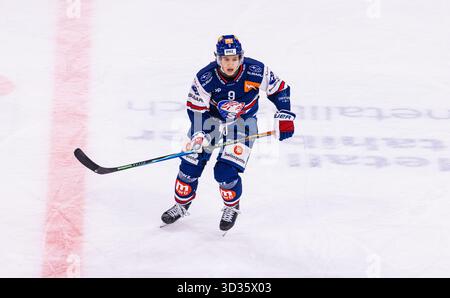 Zurigo, Svizzera, 3 ottobre 2025: #9 Vinzenz Rohrer, attaccante ZSC Lions. (Foto di Andreas Haas/dieBildmanufaktur) Foto Stock