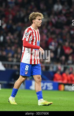 Madrid, Spagna. 5 novembre 2025. Pablo Barrios dell'Atletico de Madrid visto durante la partita di UEFA Champions League tra l'Atletico de Madrid e il R Union Saint Gilloise all'Estadio Metropolitano. Punteggio finale; Atletico de Madrid 3-1 R Union Saint Gilloise credito: SOPA Images Limited/Alamy Live News Foto Stock