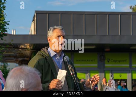 Janos Lazar, ministro ungherese delle costruzioni e dei trasporti, interviene in un forum pubblico “Lázárinfó” dove vivono le domande dei cittadini. Foto Stock
