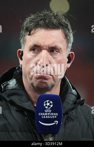 Liverpool, Regno Unito. 4 novembre 2025. Robbie Fowler, ex giocatore di Liverpool e Inghilterra, ha lavorato come pundit televisivo per Amazon prime durante la partita di UEFA Champions League tra Liverpool e Real Madrid ad Anfield, Liverpool. Il credito per immagini dovrebbe essere: James Baylis/Sportimage Credit: Sportimage Ltd/Alamy Live News Foto Stock