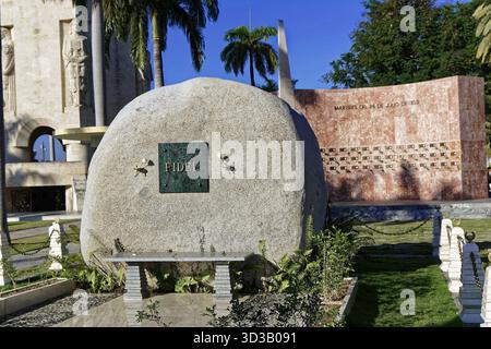 Tomba, Fidel Castro 1926-2016, Cementerio Santa Ifigenia Cemetery, Santiago de Cuba, Memoriale con roccia e iscrizione Fidel Castro, Cuba, Greater Ant Foto Stock