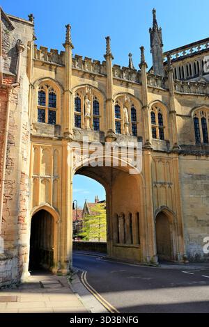 Chaingate conduce dalla Cathedral Green a St Andrews Street, Wells, Somerset. Foto Stock