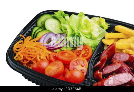 Cibo, salsicce alla griglia, patatine fritte e verdure Foto Stock