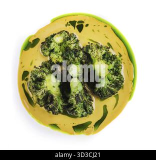 Cibo, zuppa di crema di zucca con broccoli sul piatto Foto Stock
