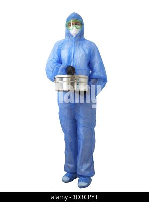 Tecnico sanitario medico che tiene la scatola di metallo medico, che indossa la tuta protettiva dei DPI, maschera, guanti Foto Stock