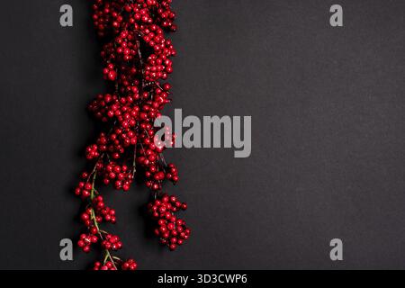 Viburno artificiale-rose sfondo nero Foto Stock