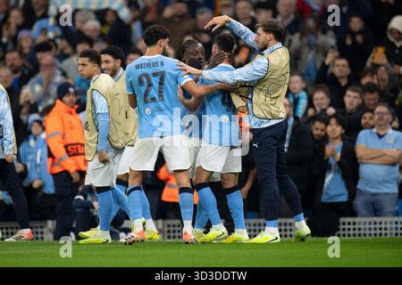 Gol 3-0 Phil Foden #47 del Manchester City F.C. celebra il suo gol Phil Foden durante la partita di UEFA Champions League Stage tra Manchester City e Ballspielverein Borussia 09 e.V. Dortmund all'Etihad Stadium di Manchester, mercoledì 5 novembre 2025. (Foto: Mike Morese | mi News) crediti: MI News & Sport /Alamy Live News Foto Stock
