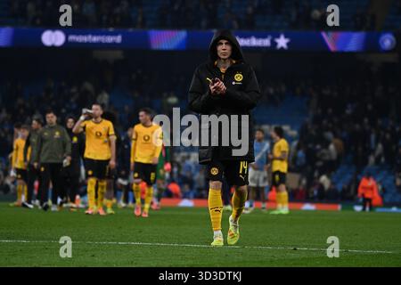 MANCHESTER, GRAN BRETAGNA - 5 NOVEMBRE: Maximilian Beier del Borussia Dortmund guarda avanti mentre la sua squadra viene battuta in modo completo durante la partita di UEFA Champions League tra Manchester City e Borussia Dortmund all'Etihad Stadium il giorno 4 della UEFA Foto Stock