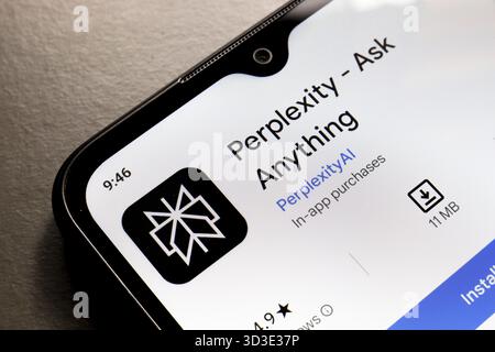 25 ottobre 2024, Brasile. In questa immagine, il logo dell'app Perplexity ai viene visualizzato sullo schermo di uno smartphone Foto Stock