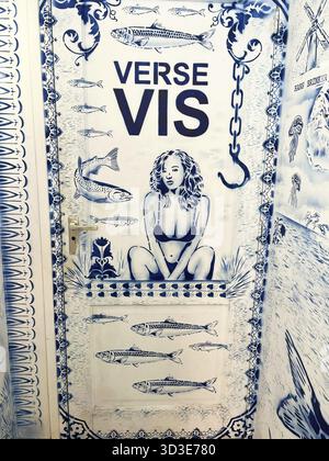 Enkhuizen, Paesi Bassi. 20 aprile 2025. Antico patrimonio culturale olandese nello Zuiderzeemuseum di Enkhuizen. Foto Stock