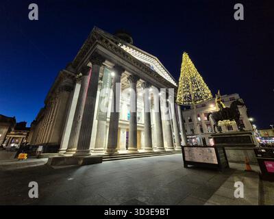 Un vecchio edificio storico, la Gallery of Modern Art (GOMA) presso Royal Exchange Square a Glasgow, Scozia Foto Stock