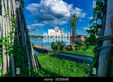 Area di sbarco delle barche (Schiffsanleger Werder Insel) sull'isola della città vecchia di Werder, Brandeburgo, Germania. Foto Stock