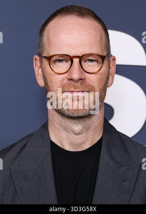 Los Angeles, Stati Uniti. 6 novembre 2025. LOS ANGELES, CALIFORNIA, USA - 05 NOVEMBRE: Il regista danese-norvegese Joachim Trier arriva alla prima di Los Angeles del "valore sentimentale" di Neon, tenutasi al DGA Theater Complex presso la Directors Guild of America il 5 novembre 2025 a Los Angeles, California, Stati Uniti. (Foto di Xavier Collin/Image Press Agency) credito: Image Press Agency/Alamy Live News Foto Stock