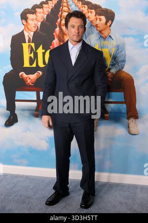 Los Angeles, Stati Uniti. 5 novembre 2025. Miles Teller partecipa alla proiezione speciale di Los Angeles di "Eternity" di A24 presso l'AMC Century City 15 a Los Angeles, CALIFORNIA, mercoledì 5 novembre 2025. Trama: In un aldilà dove le anime hanno una settimana per decidere dove trascorrere l'eternità, Joan si trova di fronte all'impossibile scelta tra l'uomo con cui ha trascorso la sua vita e il suo primo amore, che è morto giovane e ha aspettato decenni per lei. Foto di Greg Grudt/UPI credito: UPI/Alamy Live News Foto Stock
