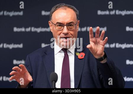 Andrew Bailey, Governatore della Banca d'Inghilterra, durante la Conferenza stampa del rapporto sulla politica monetaria della Banca d'Inghilterra, presso la Bank of England, nella City di Londra, a seguito della decisione di lasciare invariati i tassi d'interesse al 4%. Data foto: Giovedì 6 novembre 2025. Foto Stock