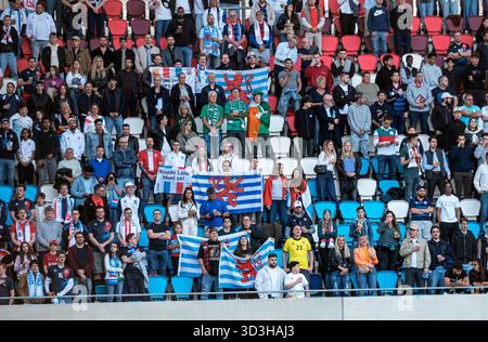 Lussemburgo 10 giugno 2025. Calcio - amichevole internazionale Lussemburgo vs Repubblica d'Irlanda nello Stade de Luxembourg. Calcio dei tifosi lussemburghesi, Foto Stock