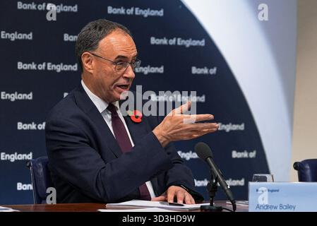 Andrew Bailey, Governatore della Banca d'Inghilterra, durante la Conferenza stampa del rapporto sulla politica monetaria della Banca d'Inghilterra, presso la Bank of England, nella City di Londra, a seguito della decisione di lasciare invariati i tassi d'interesse al 4%. Data foto: Giovedì 6 novembre 2025. Foto Stock
