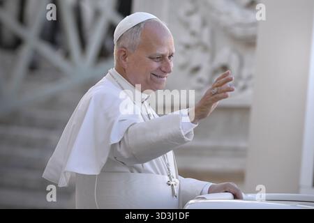Città del Vaticano, Vatikanstadt. 5 novembre 2025. Papa Leone XIV durante l'udienza generale di mercoledì in Piazza San Pietro. Città del Vaticano, 5 novembre 2025 credito: dpa/Alamy Live News Foto Stock