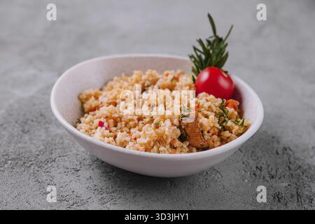Cibo, bulgur con carne e verdure Foto Stock