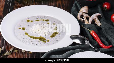 Cibo, tre diverse zuppe di crema vegetale su legno Foto Stock