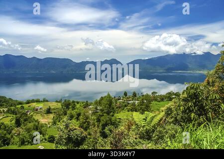 Splendido Lago Maninjao sull'isola di Sumatra in Indonesia Foto Stock