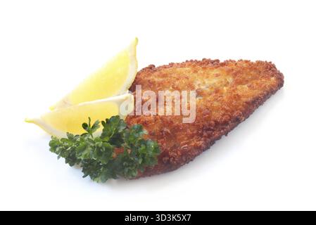 Fritti impanati filetto di passera di mare isolato su bianco Foto Stock