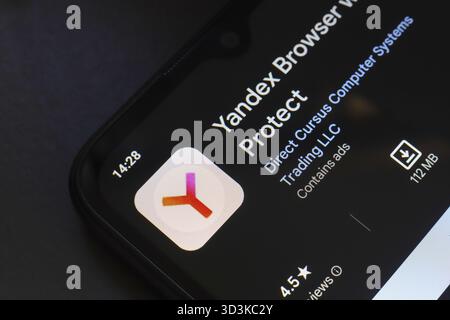 29 ottobre 2024, Brasile. In questa immagine, il logo dell'app Yandex Browser viene visualizzato sullo schermo di uno smartphone Foto Stock