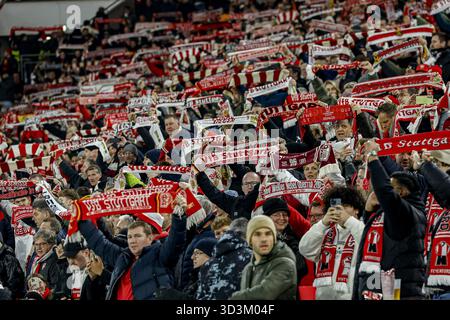 Stoccarda, Germania. 6 novembre 2025. STOCCARDA, 06-11-2025, MHP Arena, stagione 2025/2026, UEFA Europa League League partita di fase tra VfB Stoccarda e Feyenoord, immagini mostra i tifosi di Stoccarda credito: Pro Shots/Alamy Live News Foto Stock