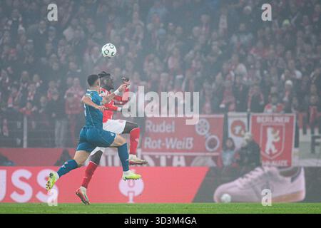 MAGONZA, GERMANIA - 6 NOVEMBRE 2025: - La partita di calcio della UEFA Conference League 1. FSV Mainz 05 contro ACF Fiorentina alla Mewa Arena. Foto Stock