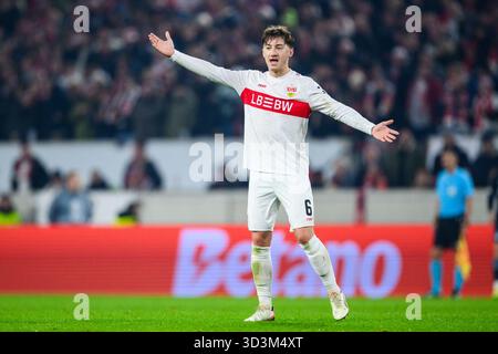 Stoccarda, Germania. 6 novembre 2025. Calcio: Europa League, VfB Stoccarda - Feyenoord Rotterdam, turno preliminare, partita 4, MHPArena. Angelo Stiller (VfB Stuttgart) gesti. Credito: Tom Weller/dpa/Alamy Live News Foto Stock