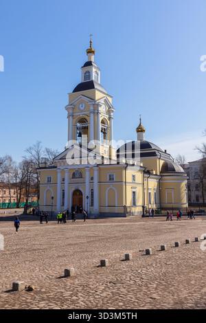 Vyborg, Russia - 16 aprile 2023: La Cattedrale della Trasfigurazione del Salvatore è la cattedrale della diocesi di Vyborg della Chiesa ortodossa russa Foto Stock