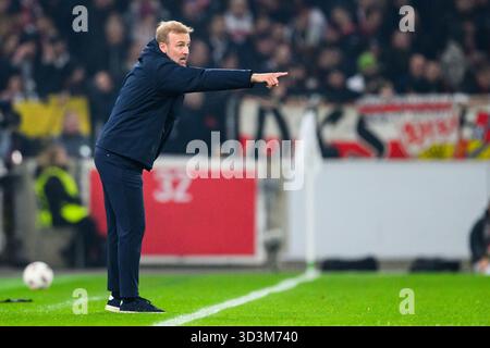 Stoccarda, Germania. 6 novembre 2025. Calcio: Europa League, VfB Stoccarda - Feyenoord Rotterdam, turno preliminare, partita 4, MHPArena. Coach Sebastian Hoeneß (VfB Stuttgart) gesticola a margine. Credito: Tom Weller/dpa/Alamy Live News Foto Stock