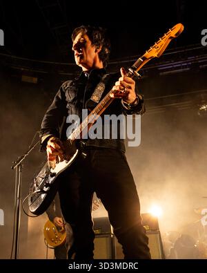 Milano, Italia, 06 novembre 2025. Johnny Marr si esibisce dal vivo in concerto al Fabrique di Milano Foto Stock