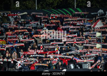 Madrid, Spagna. 6 novembre 2025. I tifosi del Rayo Vallecano hanno visto durante la partita di UEFA Conference League 2025/26 tra Rayo Vallecano de Madrid e Lech Pozna? Allo stadio Vallecas. Punteggio finale: Rayo Vallecano de Madrid 3 ; 2 Lech Pozna? Credito: SOPA Images Limited/Alamy Live News Foto Stock