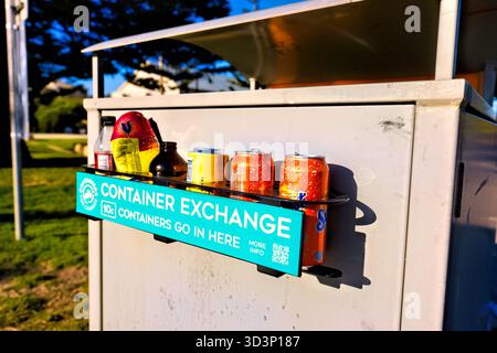 Contenitore per riciclaggio di bottiglie, vetro, plastica e stagno, Fremantle, Australia Occidentale Foto Stock