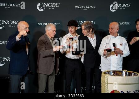 Roma, Italia. 6 novembre 2025. A Roma, Italia, il 6 novembre 2025, i tre fondatori di Nobu, Meir Teper, Robert De Niro e lo chef Nobu Matsuhisa partecipano all'inaugurazione del Nobu Hotel al Nobu Hotel Roma. (Foto di Luca Carlino/NurPhoto) credito: NurPhoto SRL/Alamy Live News Foto Stock