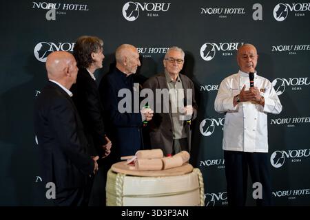 Roma, Italia. 6 novembre 2025. A Roma, Italia, il 6 novembre 2025, i tre fondatori di Nobu, Meir Teper, Robert De Niro e lo chef Nobu Matsuhisa partecipano all'inaugurazione del Nobu Hotel al Nobu Hotel Roma. (Foto di Luca Carlino/NurPhoto) credito: NurPhoto SRL/Alamy Live News Foto Stock