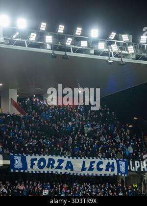 Spagna, Madrid, Estadio De Vallecas. 6 novembre 2025. MADRID, SPAGNA - 06 NOVEMBRE: Tifosi del KKS Lech Poznan durante la partita di UEFA Conference League 2025/26 tra Rayo Vallecano de Madrid e KKS Lech Poznan all'Estadio de Vallecas il 6 novembre 2025 a Madrid, Spagna. ( Credito: Gonzales Photo/Alamy Live News Foto Stock