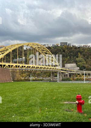 Infrastrutture urbane e concetto di pubblica sicurezza in condizioni meteorologiche estreme a Pittsburgh, Pennsylvania Foto Stock
