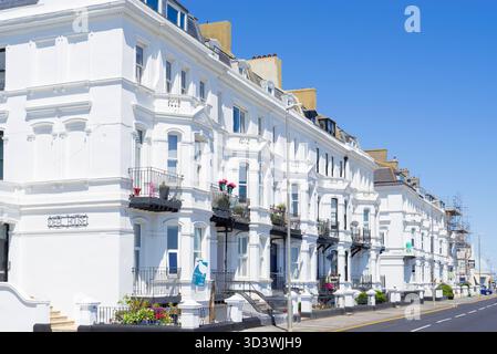 Deal Kent - vecchie case georgiane per lo più convertite in appartamenti e appartamenti sulla terrazza Prince of Wales a Deal Kent Inghilterra Regno Unito Europa Foto Stock
