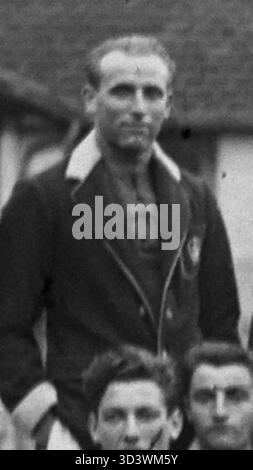 Fotografia della squadra di rugby U. S. Dax allo Stade Buffalo il 25 dicembre 1928, che mostra giocatori tra cui Destribats, Lantrave, Bonjour, Pons, Grauanne, Deyris, Maître, Augé, Loustau, Gayan, Lagardère, Cantone, Labenne, Lacazedieu, Castex, Sère, Lamarque e Laguigne. Foto Stock